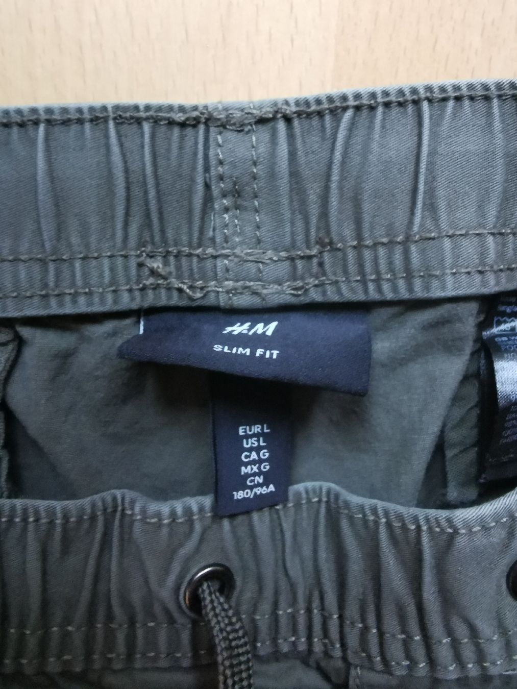 H&M Hosen: Olivgrüne Herren Cargohose – Gebraucht aus Birmensdorf ZH von fab_cfc5 2