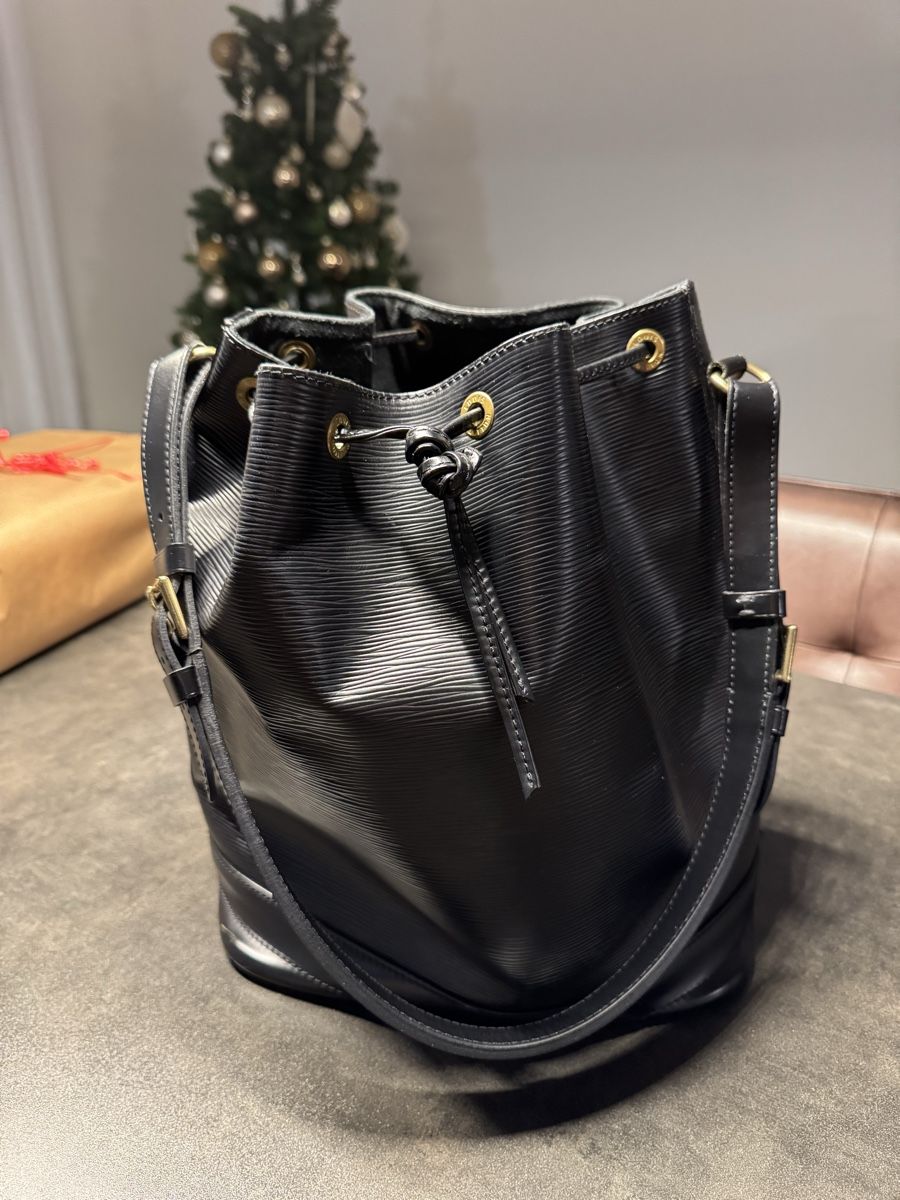 Borse da donna: Louis Vuitton Noe Beuteltasche Schwarz Leder – Usato da Lenzburg venduto da haad94