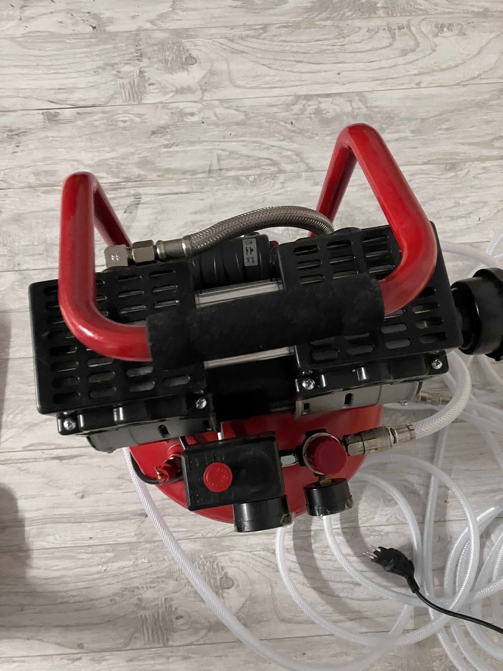 Einhell Compresseurs: Einhell Kompressor TE-AC 24 Silent  & Druckluft-Set 3-tlg. – D'occasion à Rümlang par deniz-78 4