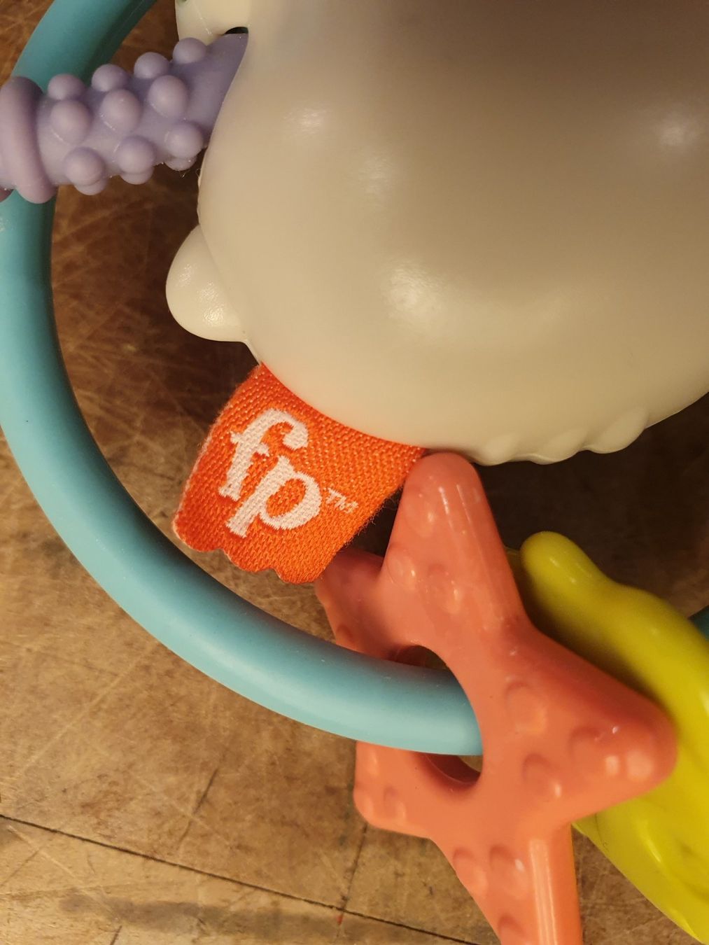 Fisher-Price Giocattoli: Fisherprice Babyrassel Otterfigur – Usato da Zürich venduto da loosebone 3