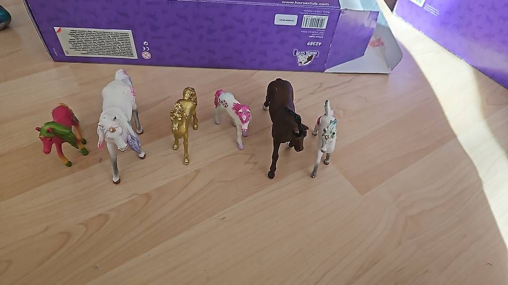 Schleich Spielzeuge: Schleich Reitschule – Gebraucht aus Hausen am Albis von bas_xt2p 1