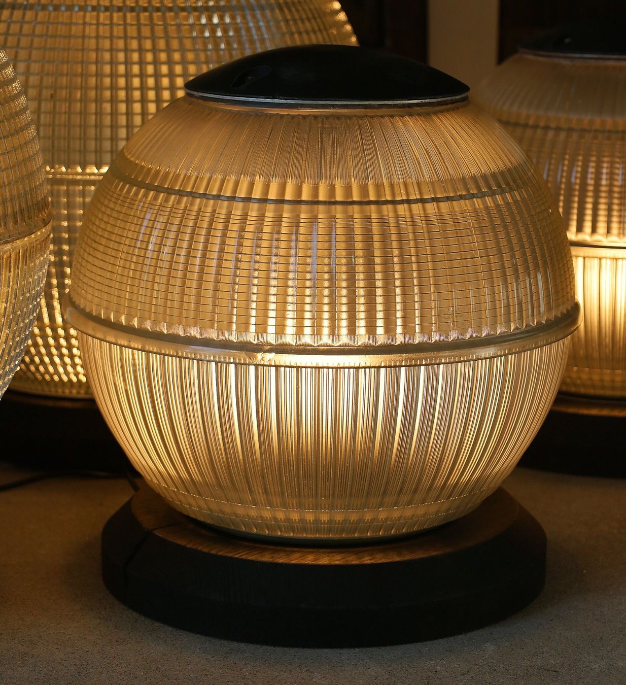 Lampade: Holophane Bodenleuchte, Lampe, Bodenlampe, Tischlampe – Usato da Birrwil venduto da brandschatz_birrwil 1