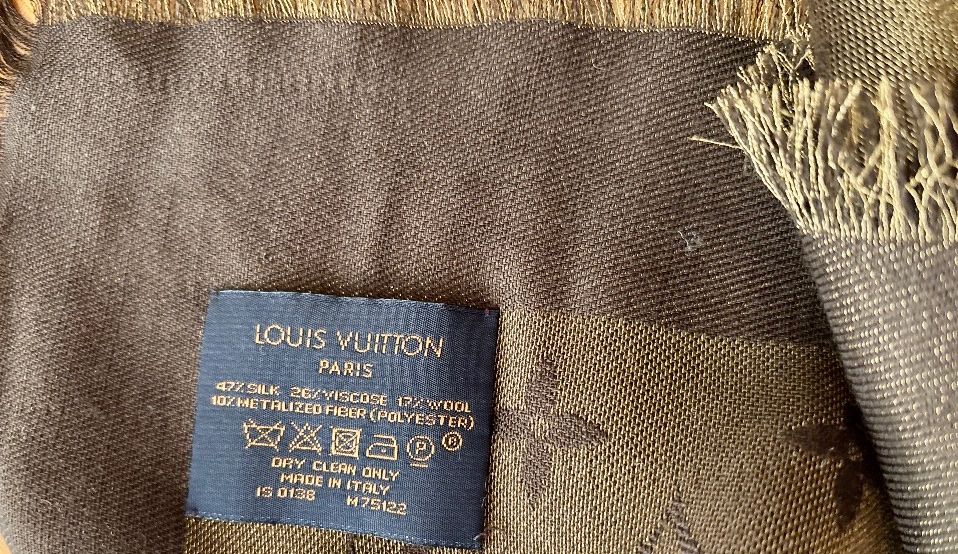 Louis Vuitton Foulards & écharpes: Louis Vuitton Monogram Shine Seidenschal – Neuf (Voir description) à Zurich par MX1000 2