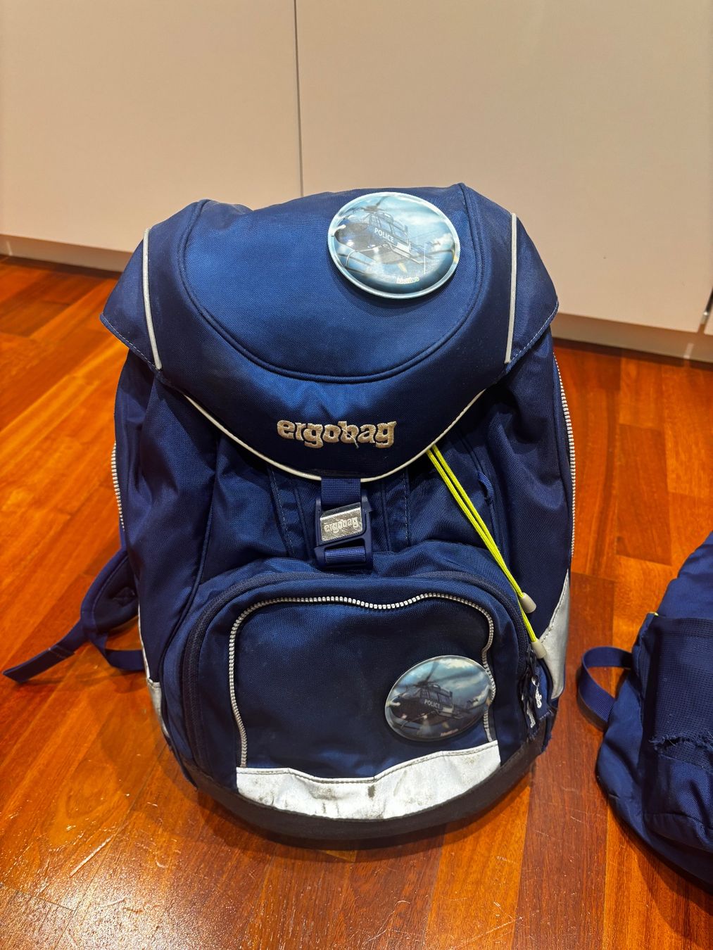 Ergobag Zaini: Ergonomie-Schulrucksack SET von Ergobag, Navy, mit Mängeln – Usato da Zollikon venduto da raffacelli