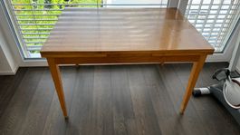 Tisch aus Massivholz (ausklappbar)
