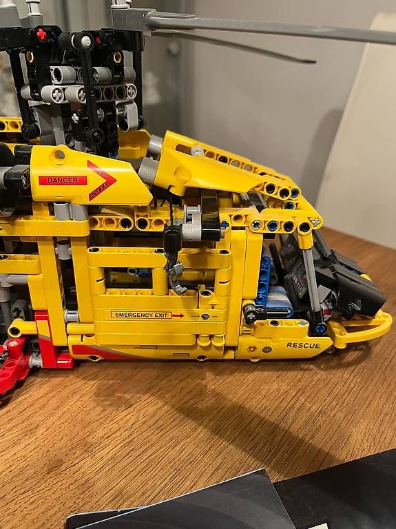Lego Kit di costruzioni: Grosser Helikopter 9396 mit Motor – Usato da Olten venduto da Einwegparadies 2