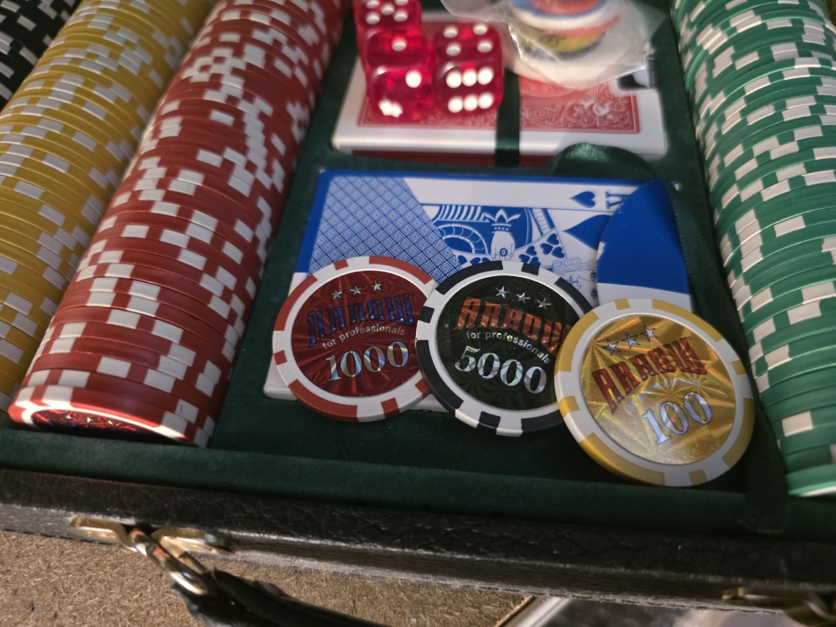 Jeux: Pokerkoffer "Arrow for professionals" (ca. 500 Chips) – D'occasion à Olten par Prinzenstyle 1