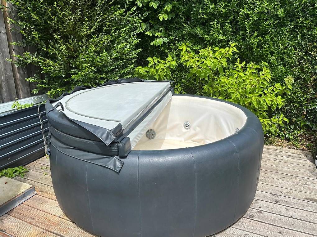 Softub Whirlpool: Whirlpool Softub Resort (4-6 Pers.) – Usato da Andwil SG venduto da Kaltbrunner