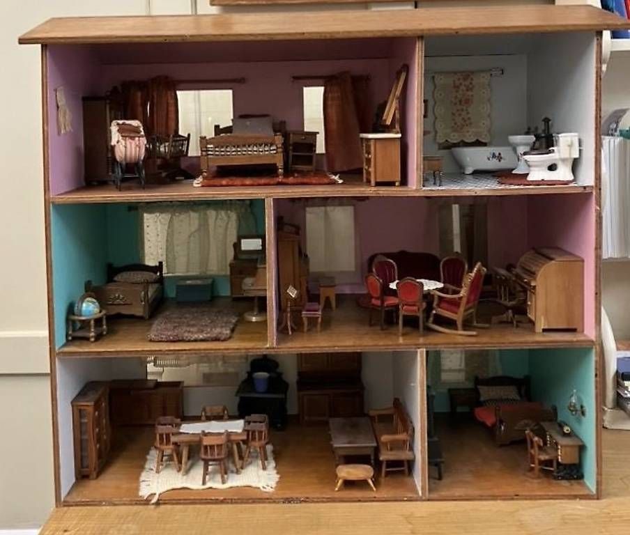 Case e mobili per bambole: Puppenhaus – Usato da Riedern venduto da Wendelin_Jacober
