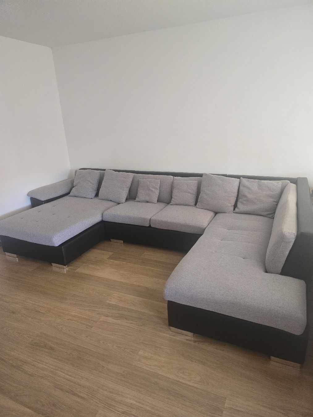 Divani: Ecksofa Grau-Schwarz, Stoff/Lederoptik, gebraucht – Usato da Windisch venduto da Pedja86