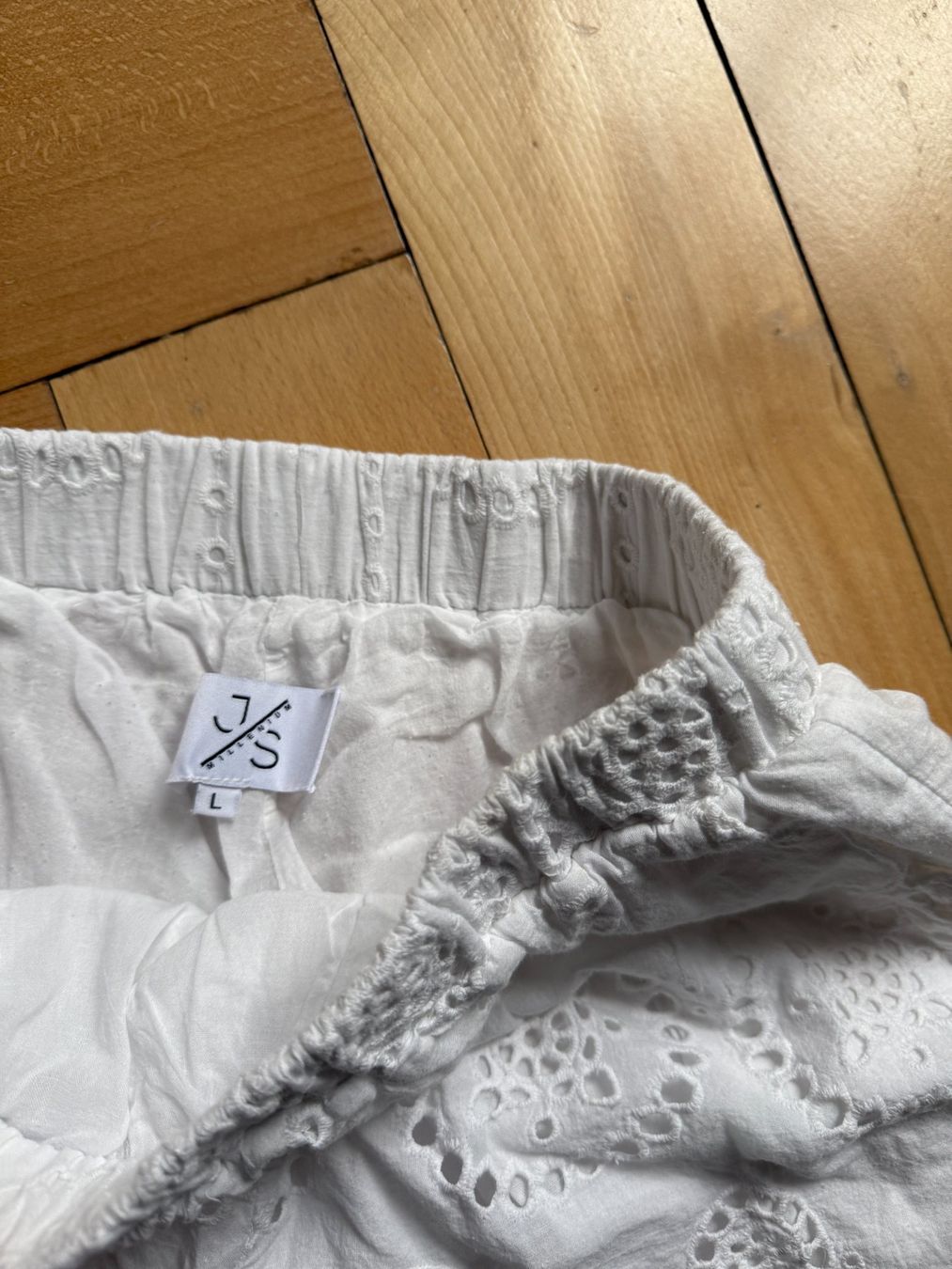 Pantaloni: JS MILLENIUM - Shorts weiss Lochstickerei L – Usato da Zürich venduto da Diazaio 1
