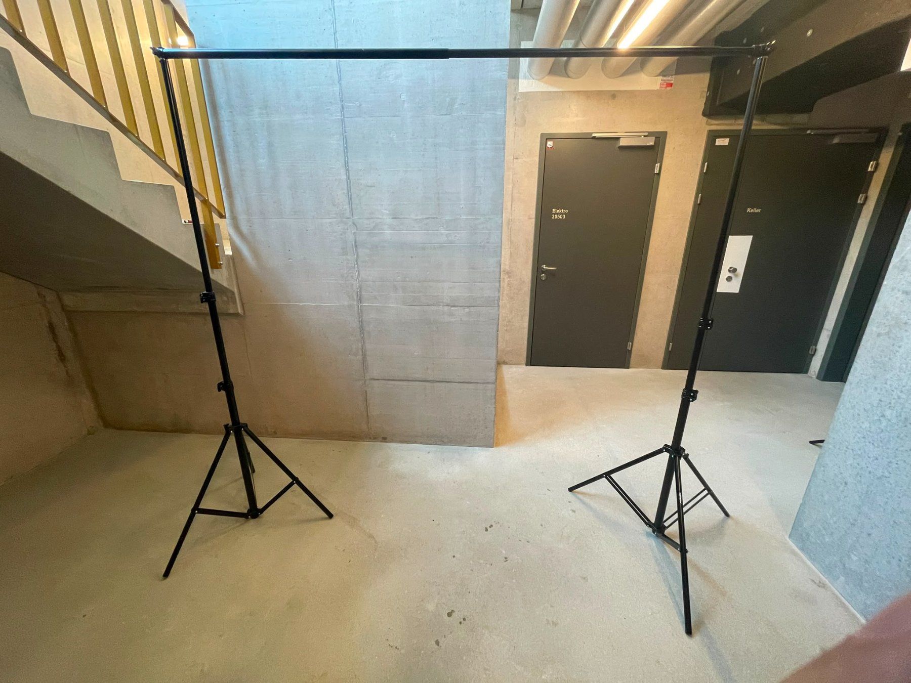 Altro in Decorazioni & Accessori: Walimex Pro Hintergrundsystem + 2 TUPPLUR Rollos – Usato da Glattpark(Opfikon) venduto da Carpri