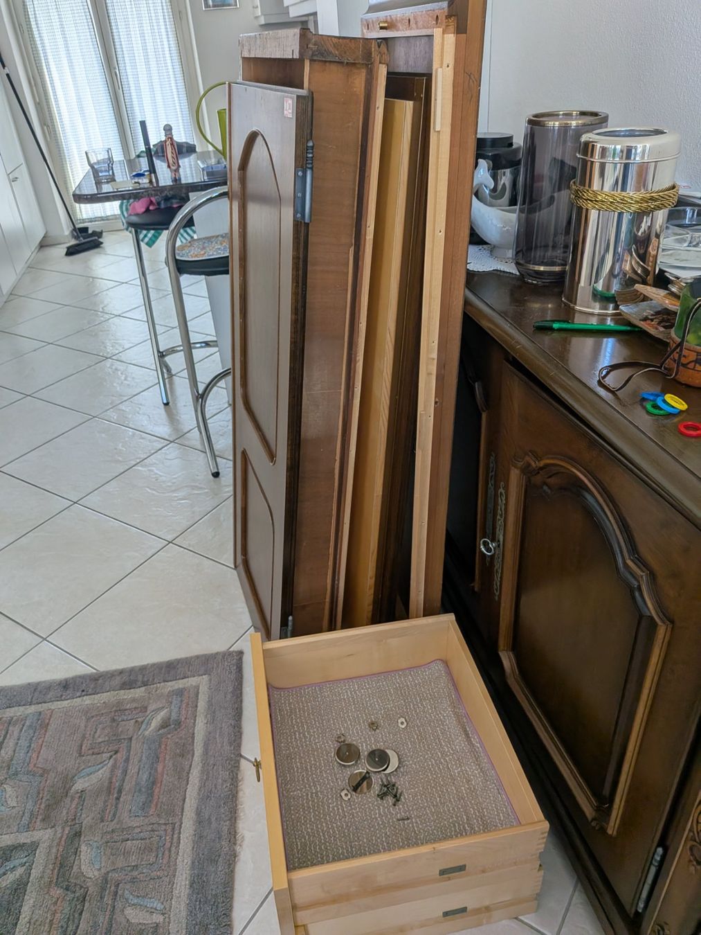 Armadi: Massiver Bar Schrank – Usato da Effretikon venduto da Mgossner 5