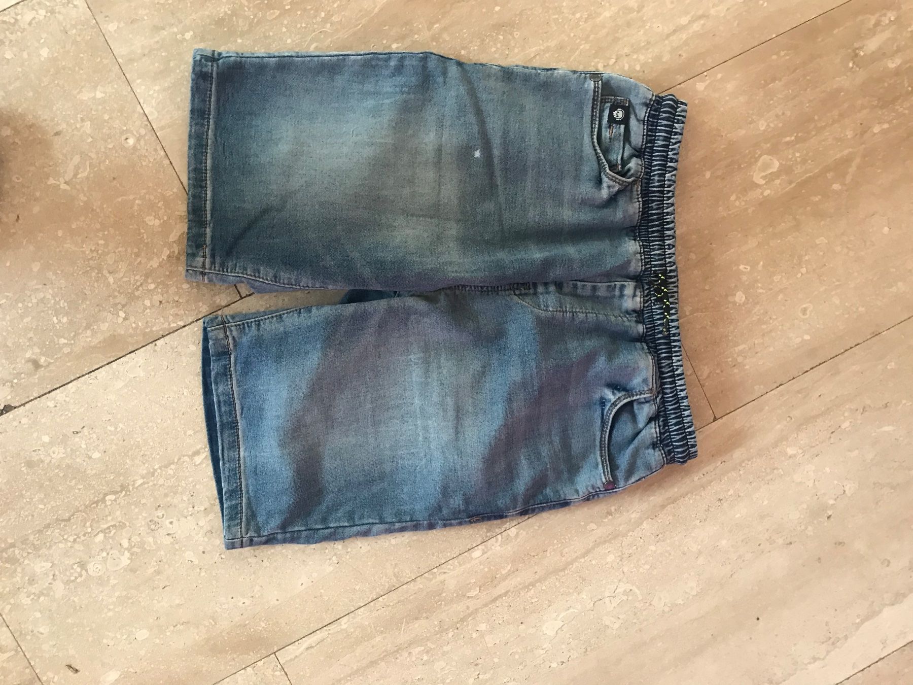 Pantaloni: Shorts Jeans – Usato da Oftringen venduto da mbc_b8vr