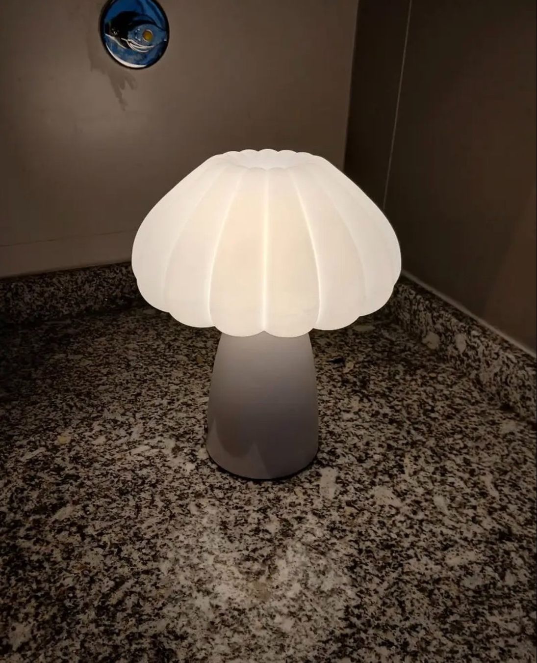 Lampade: Dekorative Lampe mit Blumenschirm – Nuovo (secondo la descrizione) da Zürich venduto da dus_gln9