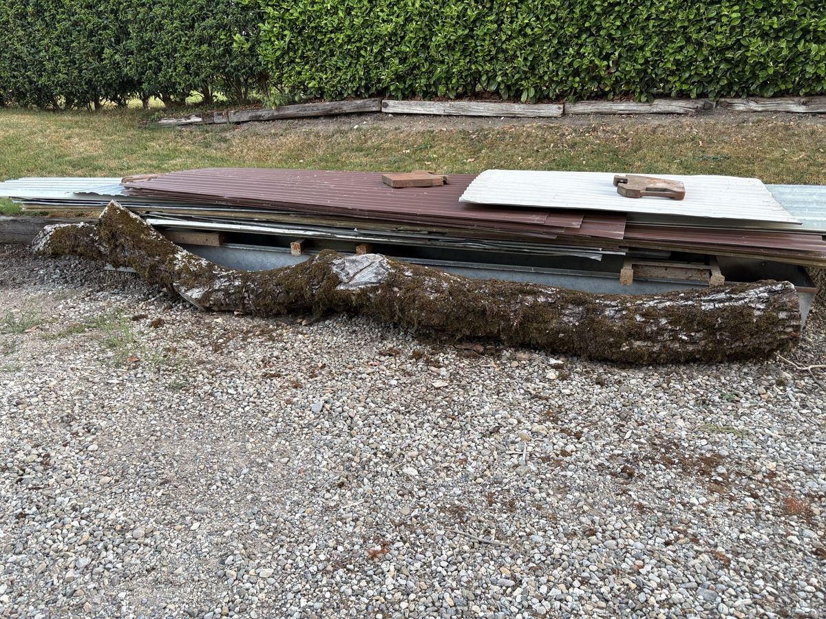 Articoli in legno: Nussbaumholz Ast ca. 30cm dick, 4m lang – Usato da Thunstetten venduto da D_aernscht