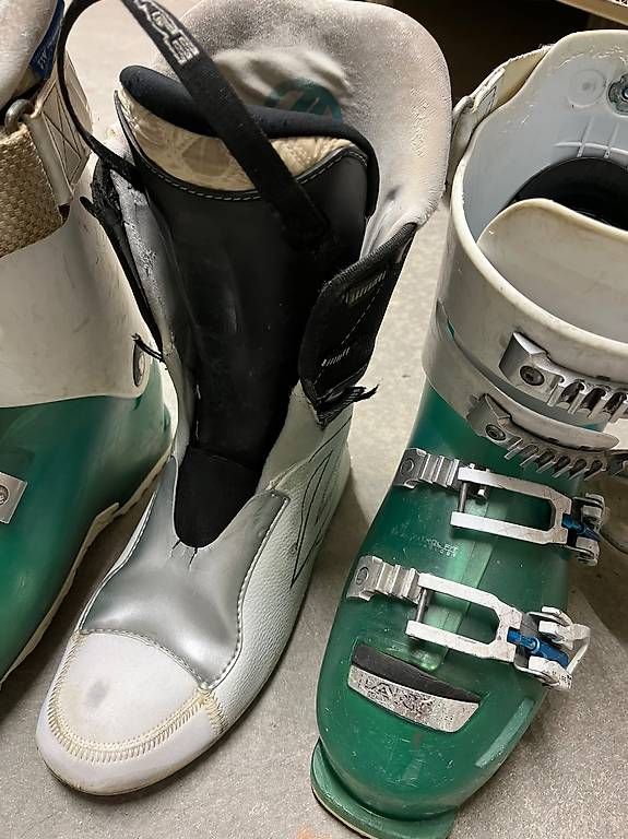 Chaussures femmes: Chaussures de ski Lange, 38 – D'occasion à Botyre (Ayent) par Belleza01 4