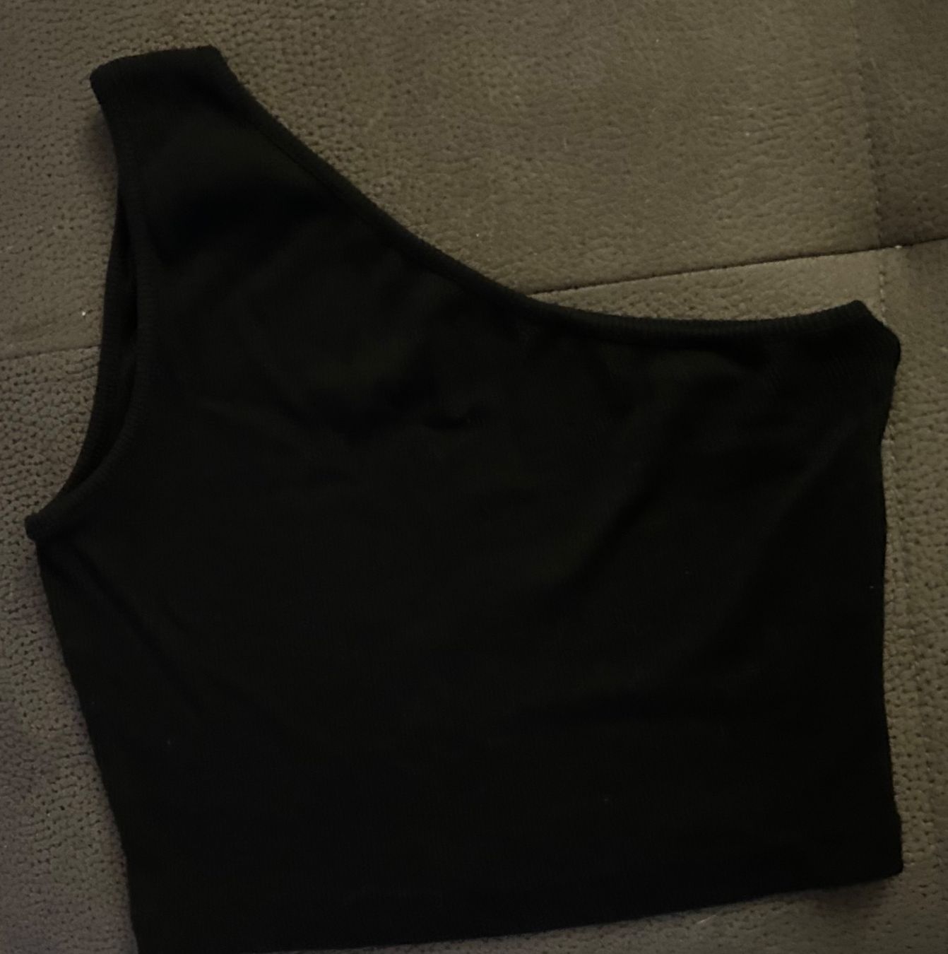 Tops: Even&Odd One-Shoulder Crop Top Schwarz – Gebraucht aus Oberkulm von angela_05