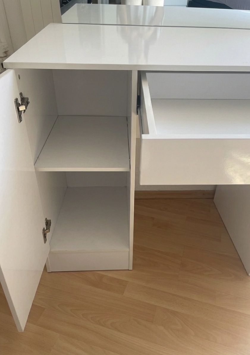 Schminktische: Schminktisch weiss mit Spiegel  – Gebraucht aus Nottwil von Joelle.03 2