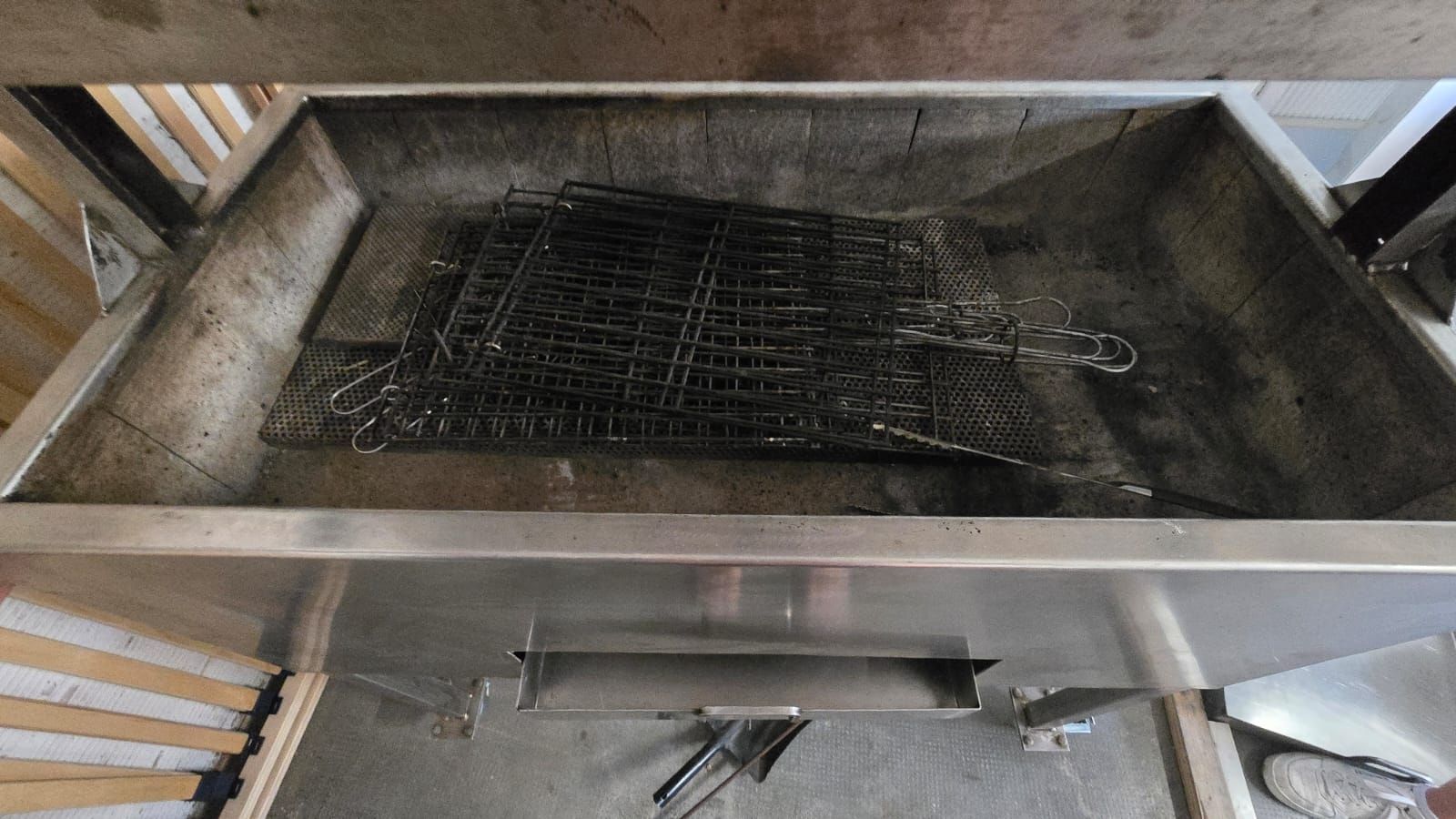 Griglie: grille profissional – Usato da Neuchâtel venduto da Ztzyztzg 3