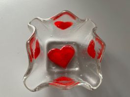 Teelichterhalter aus Glas mit 4 roten Herzen