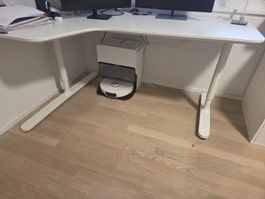 Moderner Eckschreibtisch in Weiss (L-Form) zu verkaufen.