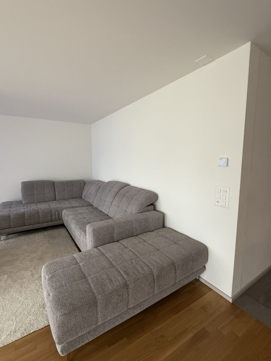 Divani: Gemütliches Ecksofa mit Liegefunktion und Hocker in Grau – Usato da Rüfenach AG venduto da samirh 2