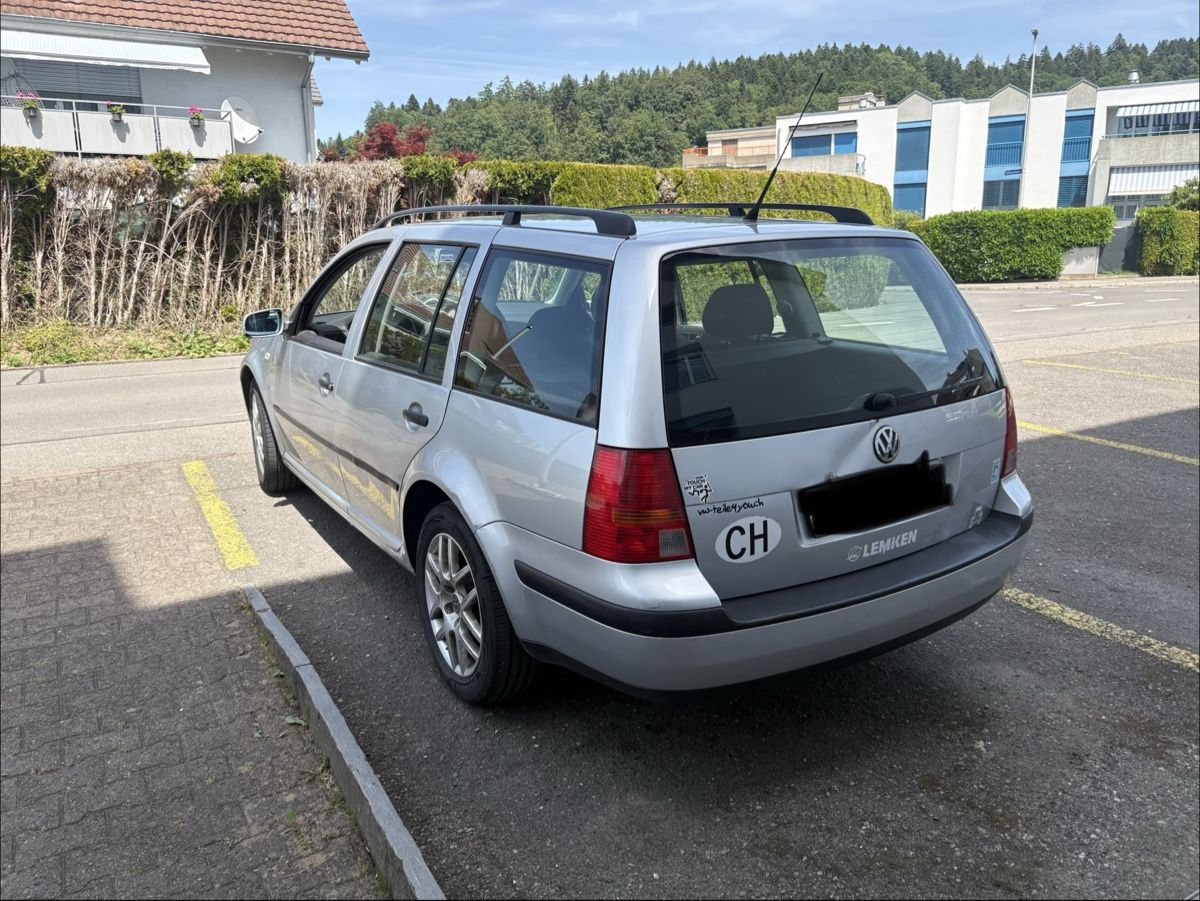 VW Automobili: VW Golf 4 Variant 1.6   – Usato da Oberkulm venduto da ise_v7q2