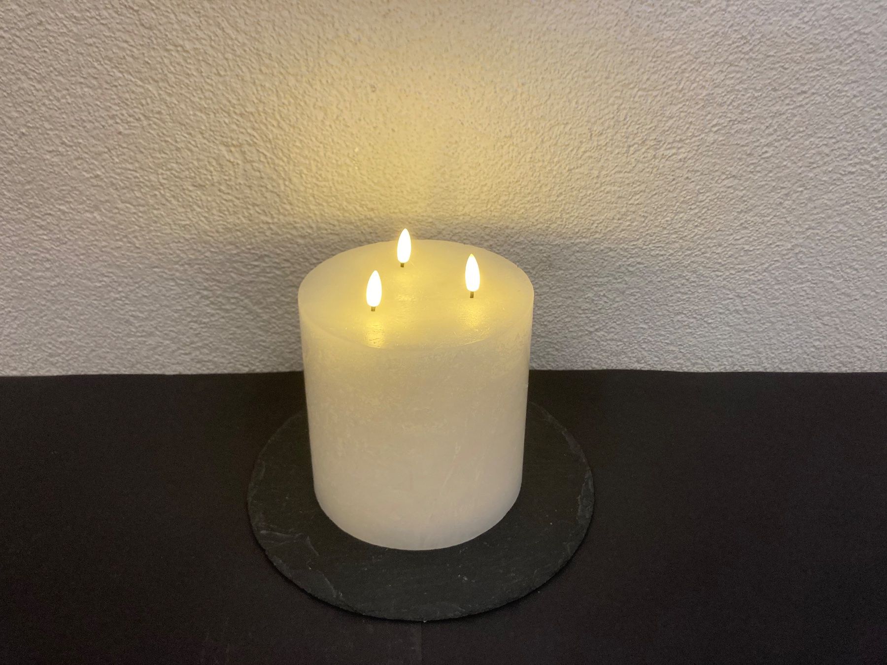 Candele: LED Echtwachs 3-Docht Kerze, 15 x 15 cm, weiss,Timerfunktion – Nuovo e nell'imballaggio originale da Neuenhof venduto da jorogo 3