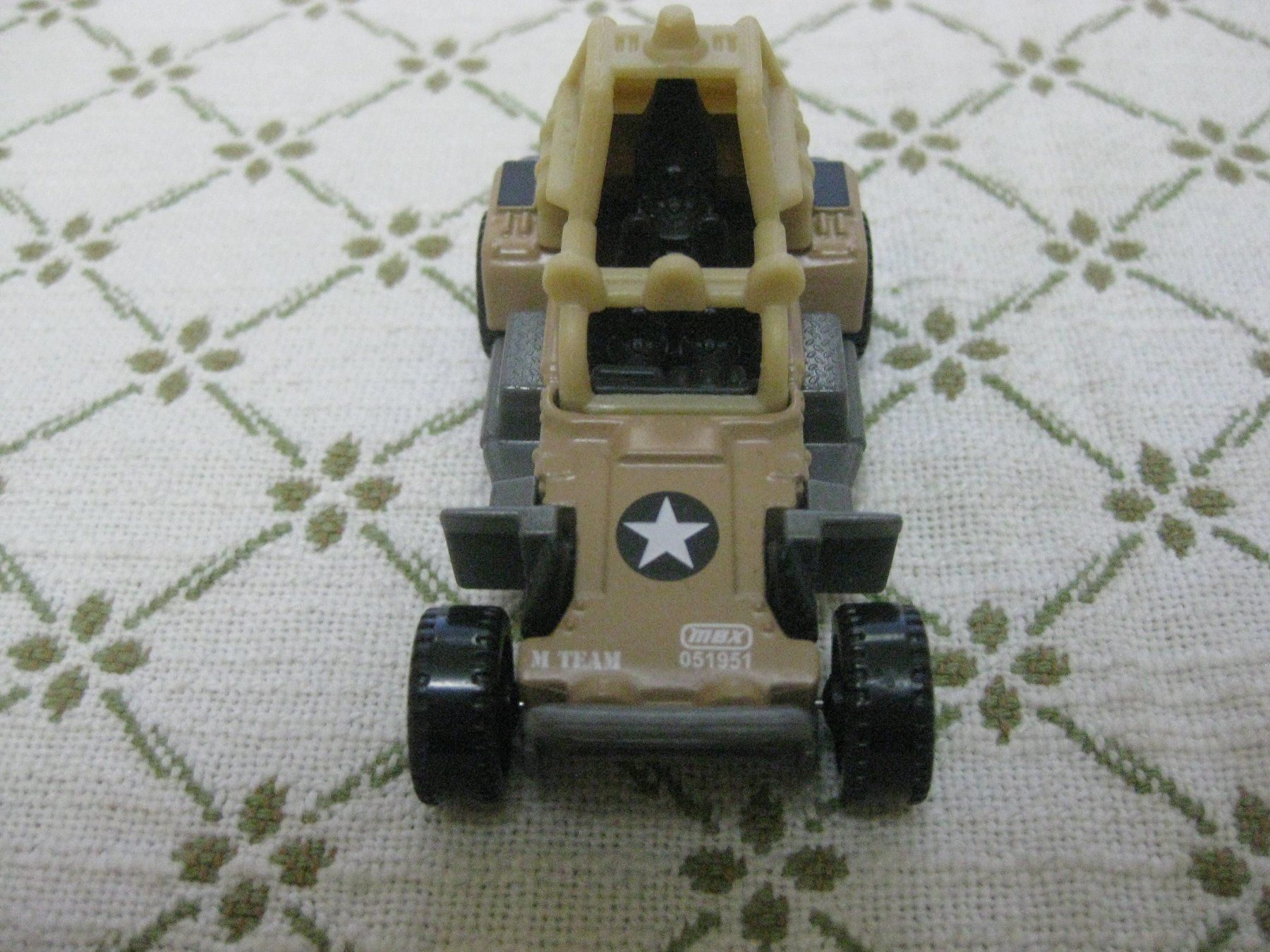 Matchbox Modellini d'auto: MATCHBOX Jeep Army Jg 2013 Mattel – Usato da Münchenbuchsee venduto da neuwertig-gespart 2