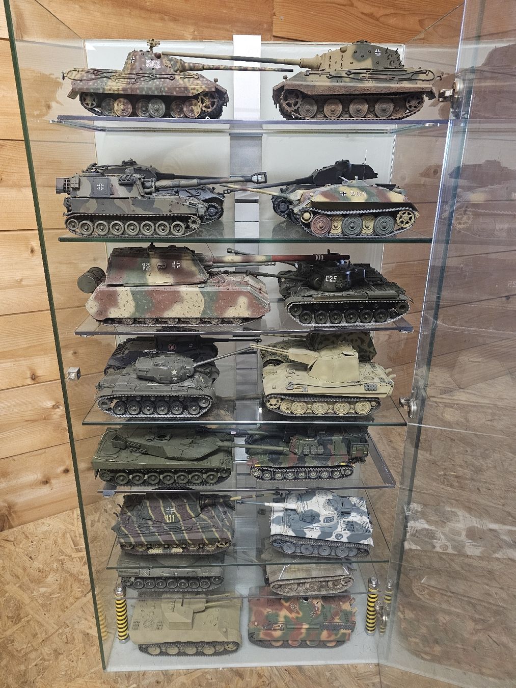 Kit di modellismo & Modellini statici: Handgebaute und bemalte Panzermodelle. – Usato da Luzern venduto da bagija 1