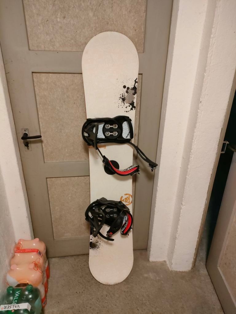 Board: Snowboard inkl. Schuhe Gr. 38 – Usato da Luzern venduto da Paedy