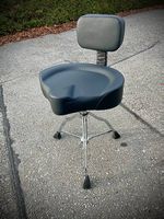 Bequemer Drumhocker mit Rückenlehne - stabil & top Zustand