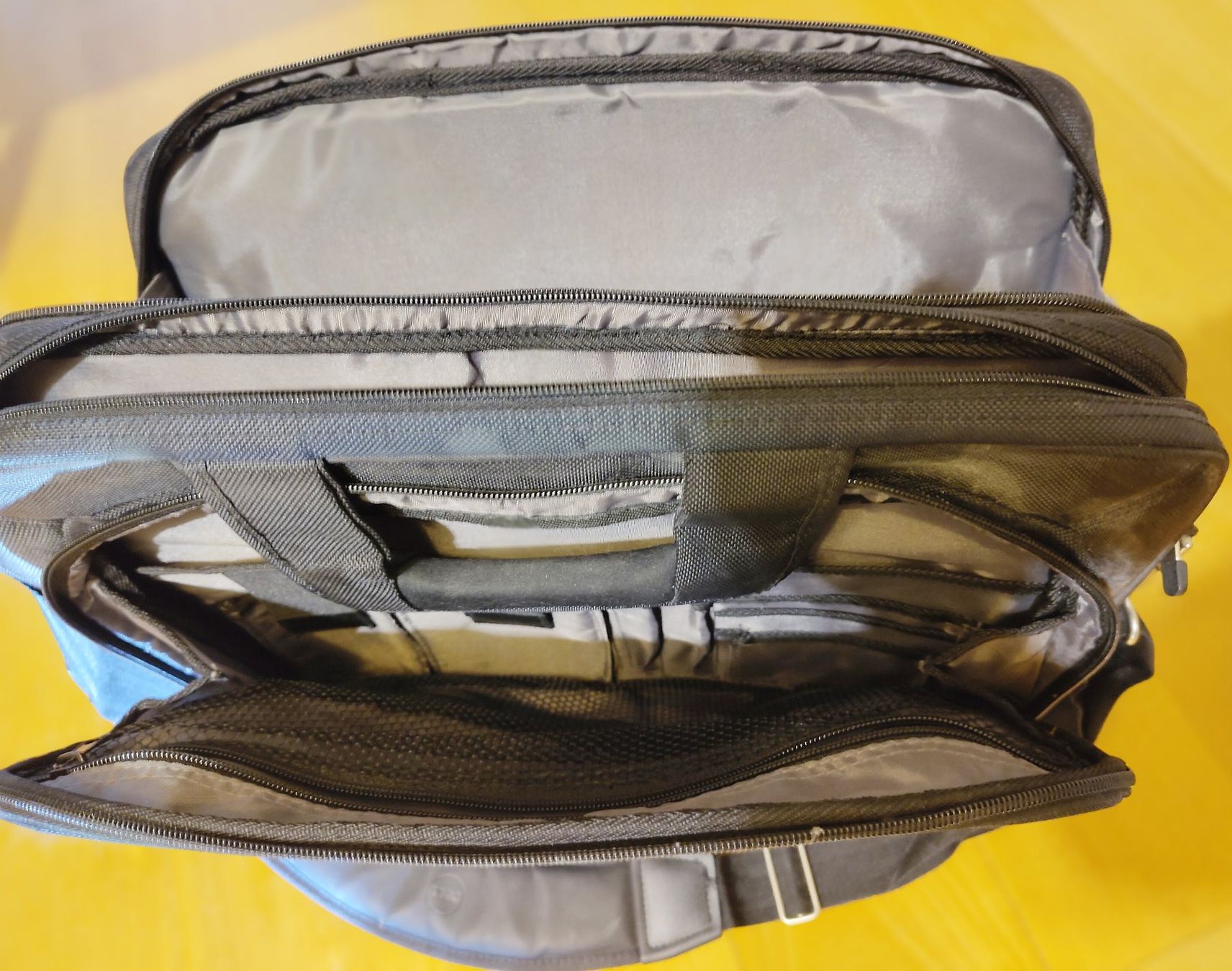 Borse: Laptop Tasche – Nuovo (secondo la descrizione) da Aarau venduto da Stevia 1
