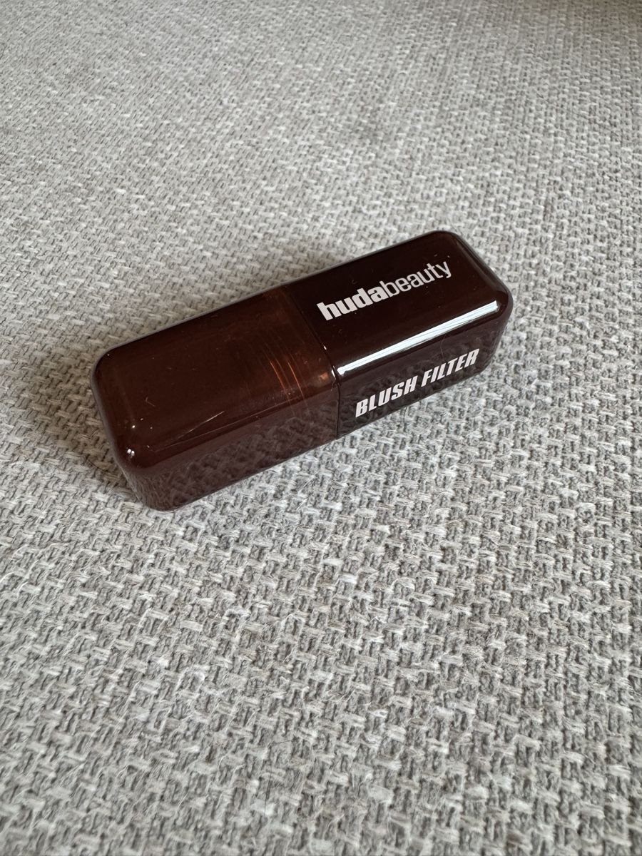 Huda Beauty Make-up: Huda Beauty Blush – Usato da Zürich venduto da MHW23