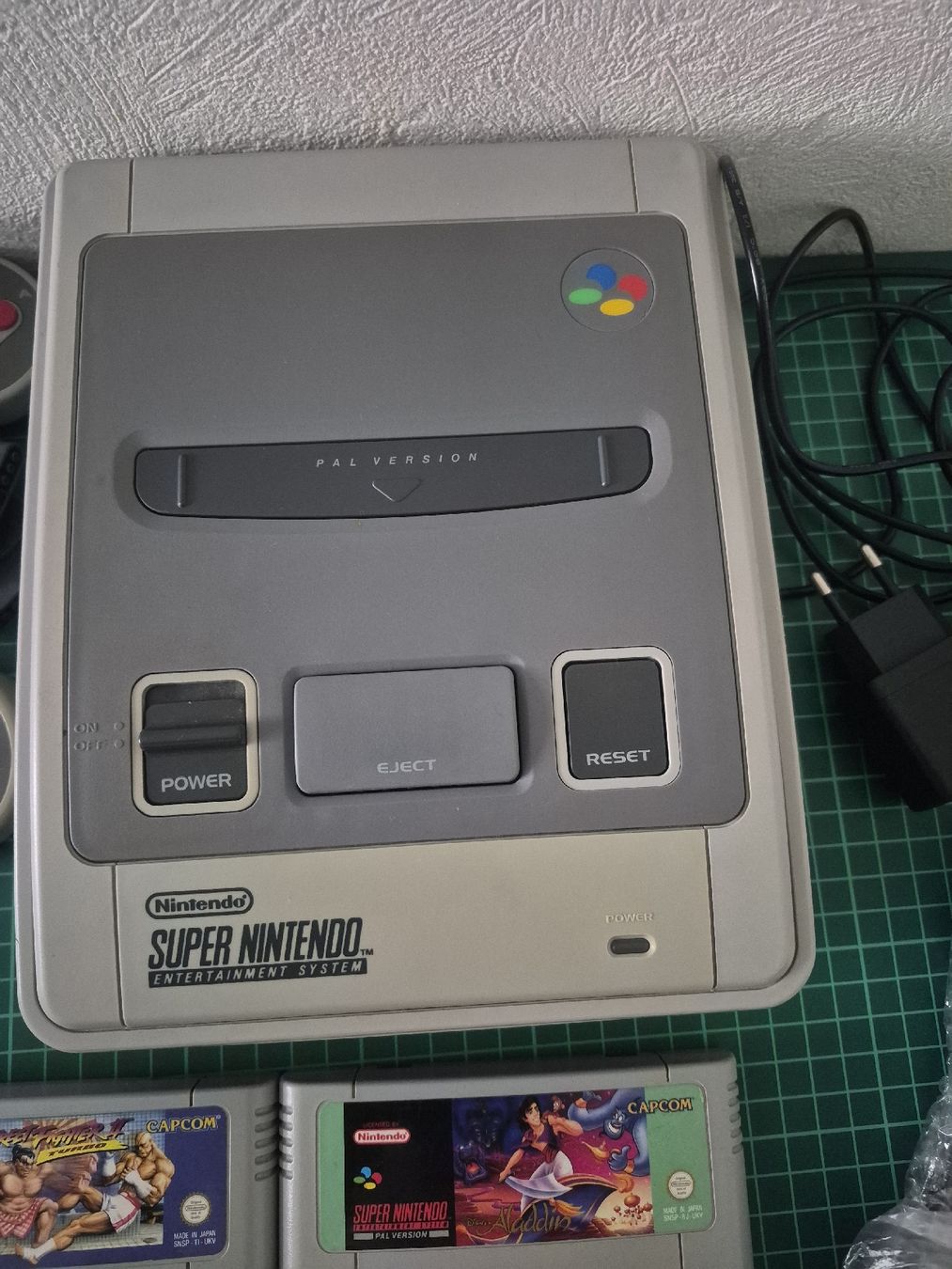 Nintendo Konsolen: Super Nintendo SNES PAL Console with 2 games & 2 pads – Gebraucht aus Meyrin von Retro-GZ 2