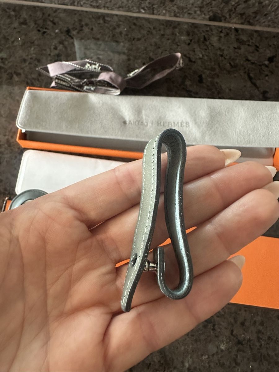 Hermès Portachiavi: Apple AirTag Hermès Set mit Originalverpackung – Usato da Staad SG venduto da mar_b95b 3
