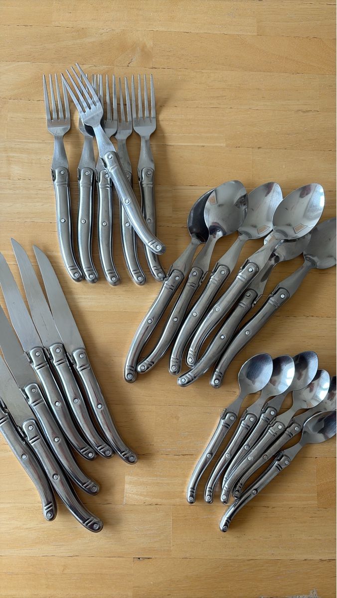 Laguiole Set di posate: Laguiole Heritage Besteck Set Edelstahl Silber – Usato da Luzern venduto da poe_5fml
