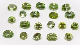 Lot Péridots 25.32 ct - CERTIFICAT 3'000.- Fr