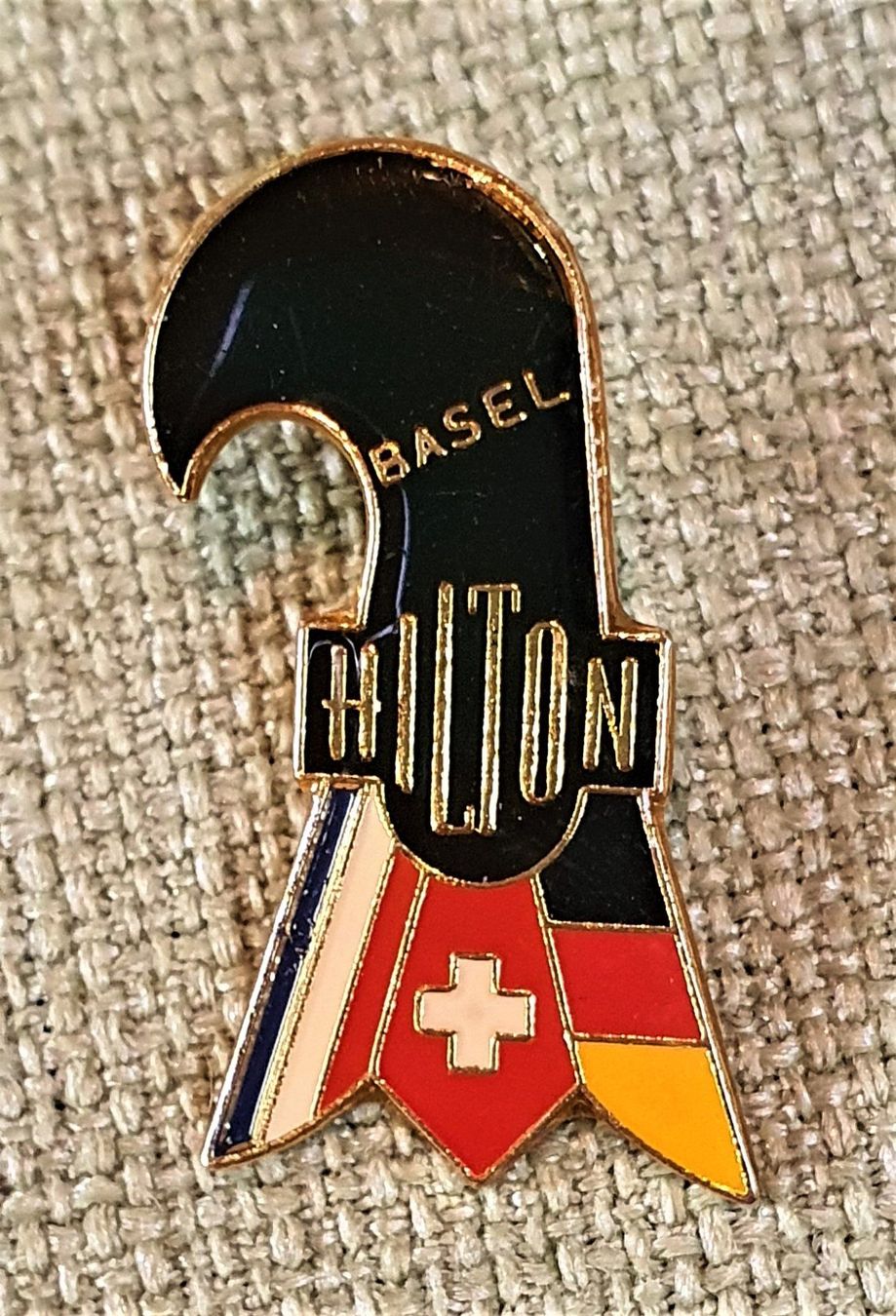 Plaketten & Abzeichen: I010 - Pin HILTON Basel – Gebraucht aus Reinach BL von Boston-Verkauf