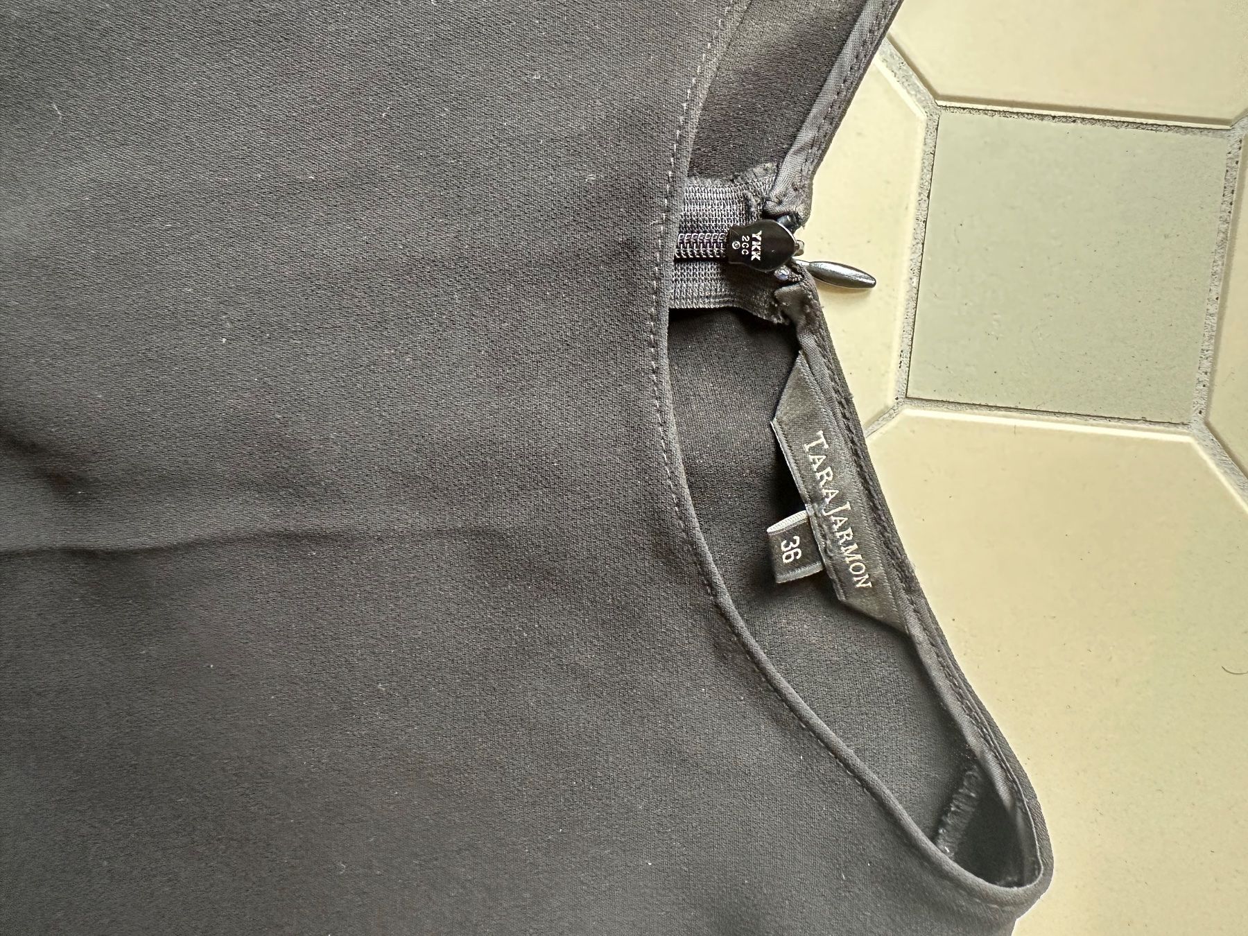 Tute: Tara Jarmon Jupesuit – Usato da Zürich venduto da aow_8p7m 2