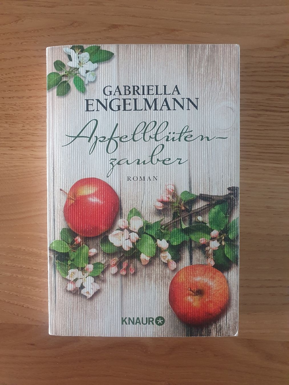 Libri: Apfelblütenzauber Roman – Usato da Moosseedorf venduto da Sonnenschein..
