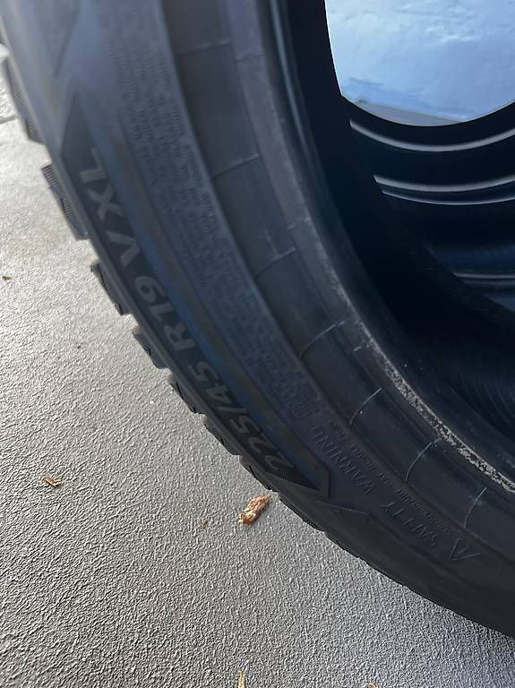 Pneumatici & Ruote complete: 225/45 R19 Winterreifen – Usato da Sursee venduto da gas_8n5t 1