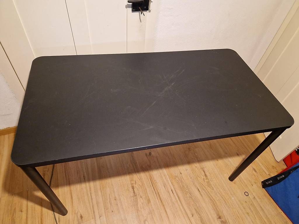 Bureaux: Table de bureau noir  – D'occasion à Genthod par sol_pl8m 1