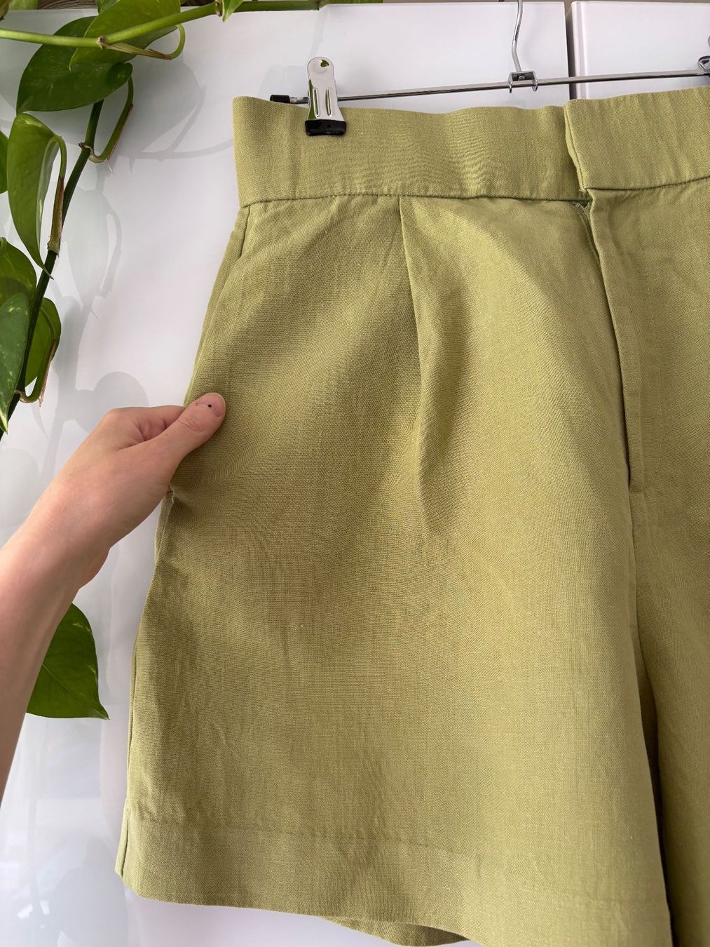 Zara Pantaloni: ZARA hellgrüne Shorts mit Leinen Gr. M – Usato da Zürich venduto da missmodernage 1