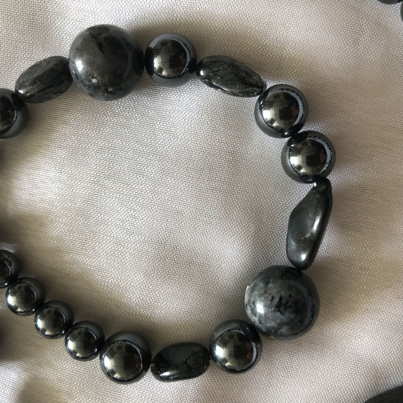 Pietre preziose: Reststück Perlenstrang "Obsidian+Hämatit" 8-12mm – Nuovo e nell'imballaggio originale da Ittenthal venduto da Hwaggis 1
