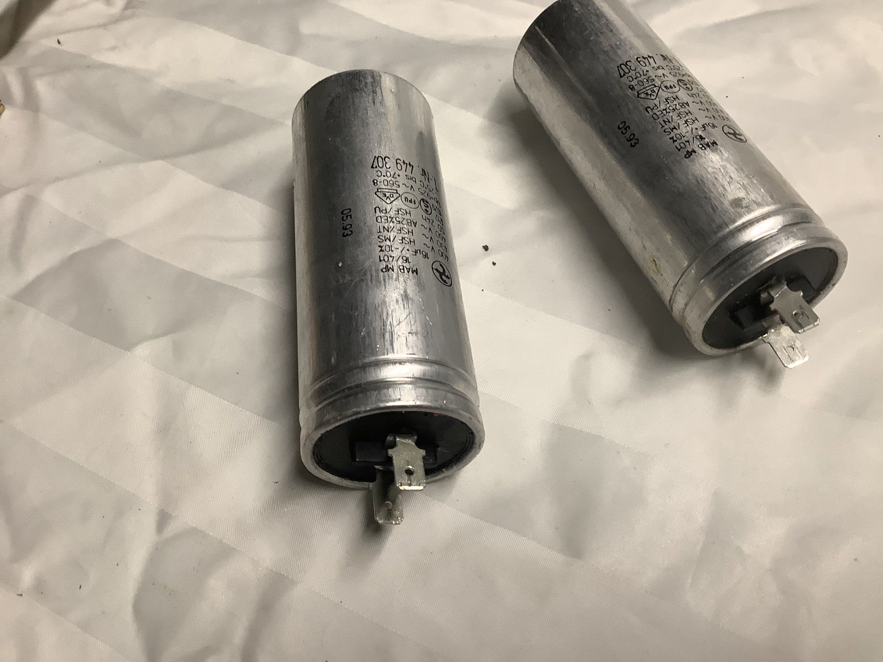 Componenti elettronici: KONDENSATOREN 16 uF – Usato da Glarus venduto da Mdelphi 8