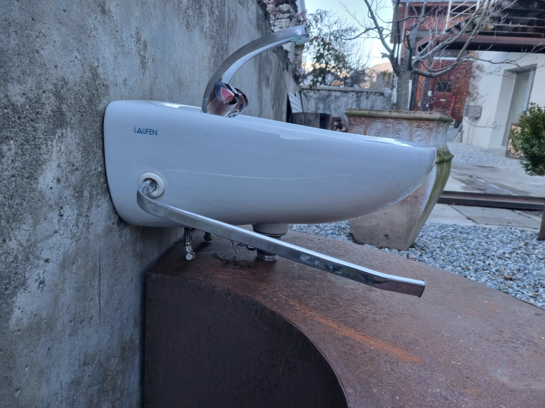 Laufen Spülbecken & Waschbecken: alter Laufen Waschtisch mit Armatur – Gebraucht aus Fürstenaubruck von PizBeverin2018 2