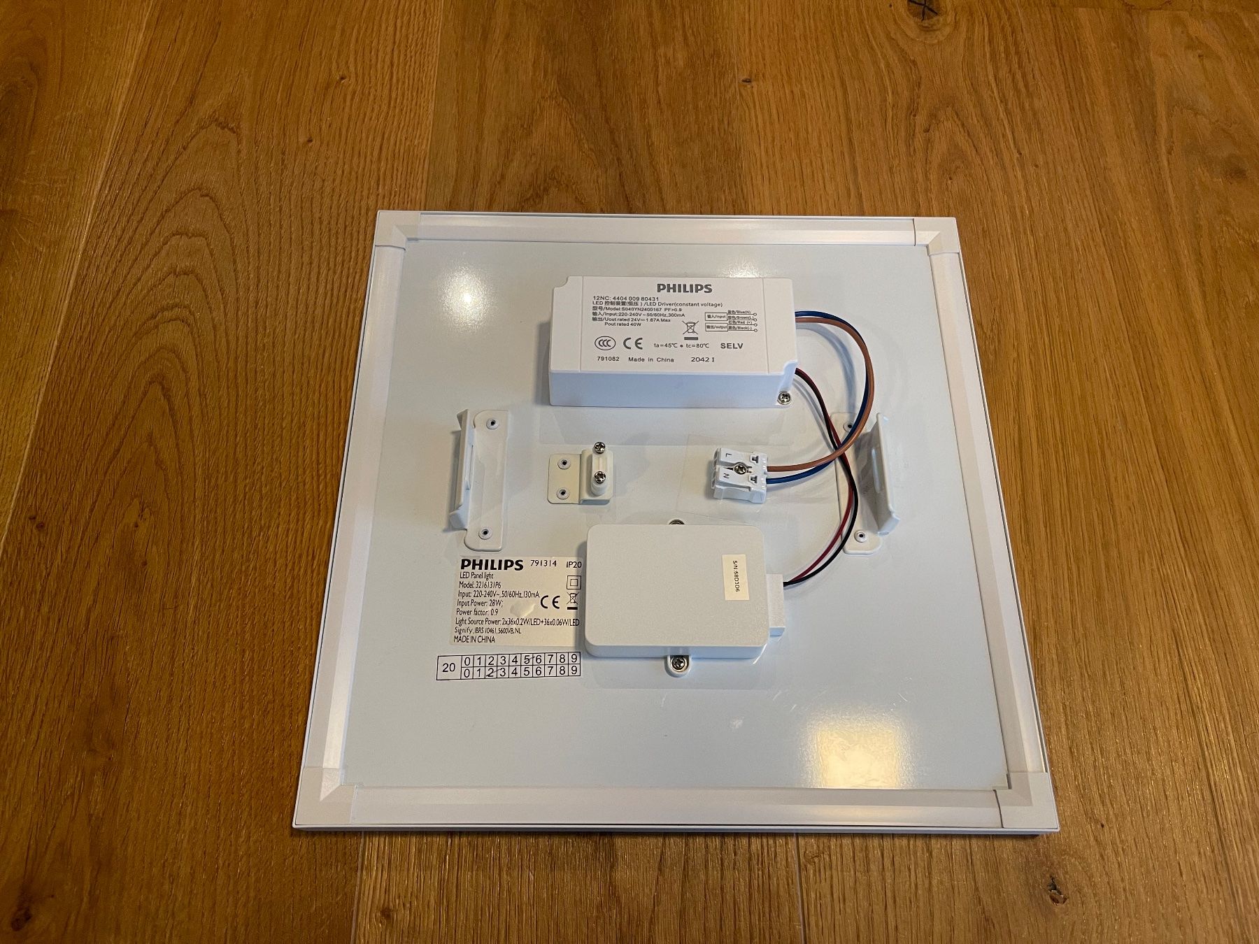 Philips Lustres & lampes de plafonds: Philips Aurell LED Panel,  quadratisch weiss – D'occasion à Dittingen par the_didact 1