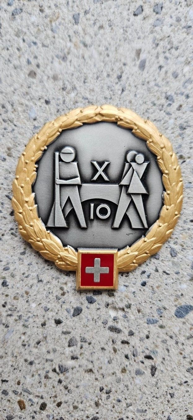 Schweizer Armee Placchette & Badge: *** Beretemblem Gold Offizier Schweizer Armee *** – Nuovo e nell'imballaggio originale da Riedholz venduto da fr_sIruP
